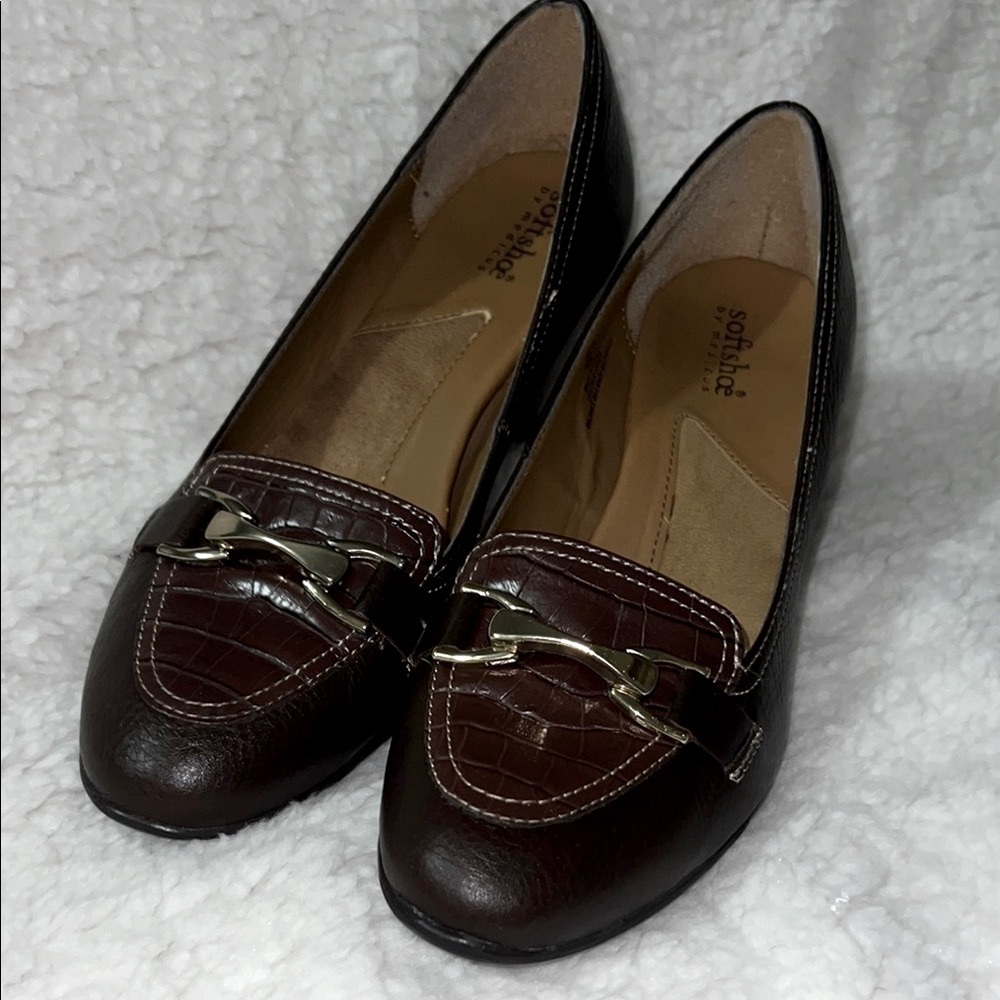 SoftShoe by Medicus Brown Textured Heels with‎ Gold Accent